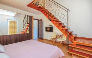 Ein Bett oder Betten in einem Zimmer der Unterkunft Gorgeous Home In Icici With Sauna
