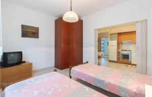 Postel nebo postele na pokoji v ubytování Nice Apartment In Zadar With Kitchen