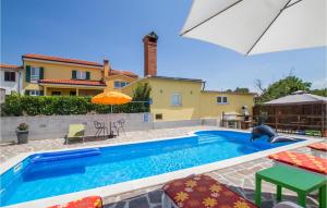 a swimming pool with a dolphin in a house at Awesome Home In Labin With Sauna in Labin