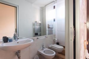 Bilik mandi di Youhosty - Duomo Studio Apartment