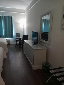 Afbeelding uit fotogalerij van Deluxe 6 Inn & Suites in Brownsville