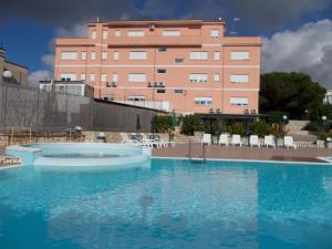 Bazén v ubytování Hotel Maremonti nebo v jeho okolí