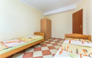 Postel nebo postele na pokoji v ubytování 2 Bedroom Amazing Apartment In Labin