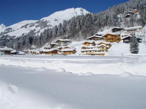 Obiekt Chalet in Saalbach near Ski Lift zimą