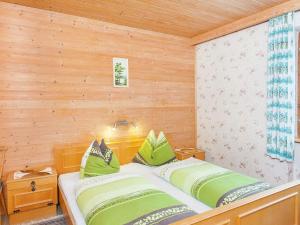 Łóżko lub łóżka w pokoju w obiekcie Chalet in Alps near Ski Slopes
