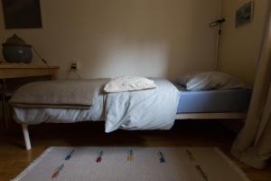 a bed with two pillows on it in a bedroom at Blier Herne in Gorredijk