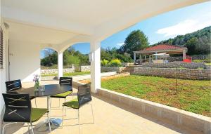 Taman di luar Four-Bedroom Holiday Home Vela Luka 03
