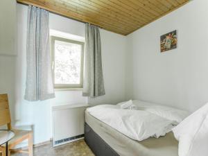Fotografie z fotogalerie ubytování Holiday home with balcony v destinaci Bruck an der Großglocknerstraße