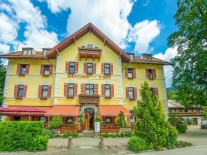Fotografie z fotogalerie ubytování Holiday home with balcony v destinaci Bruck an der Großglocknerstraße