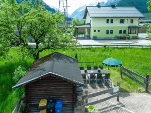 Fotografie z fotogalerie ubytování Holiday home with balcony v destinaci Bruck an der Großglocknerstraße