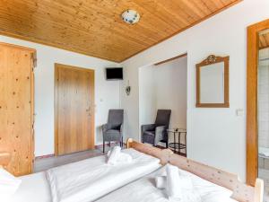 Fotografie z fotogalerie ubytování Holiday home with balcony v destinaci Bruck an der Großglocknerstraße