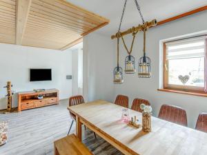 Fotografie z fotogalerie ubytování Holiday home with balcony v destinaci Bruck an der Großglocknerstraße
