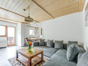 Fotografie z fotogalerie ubytování Holiday home with balcony v destinaci Bruck an der Großglocknerstraße