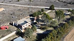 an aerial view of a house with trees at Los Tobares in Gárgoles de Arriba