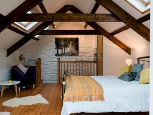 Postel nebo postele na pokoji v ubytování Pass the Keys Peaceful & coastal 2 bedroom cottage