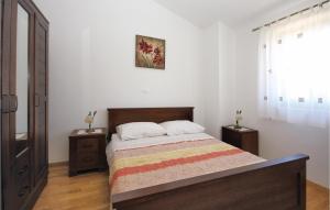 Postel nebo postele na pokoji v ubytování Three-Bedroom Holiday Home In Rebici