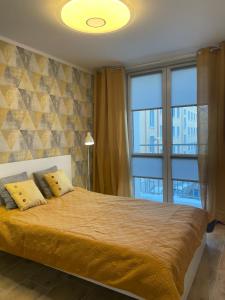 Кровать или кровати в номере Apartament PARYŻ