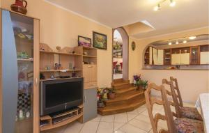 Posedenie v ubytovaní Three-Bedroom Holiday Home In Buje