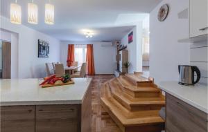 Kuchyňa alebo kuchynka v ubytovaní Three-Bedroom Holiday Home In Buje