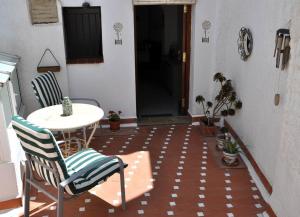 Gallery image of Quirky townhouse with a seaview roof terrace in Oliva