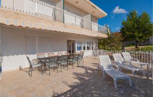 a patio with a table and chairs in front of a building at Cozy Home In Dolac With Kitchen in Primošten