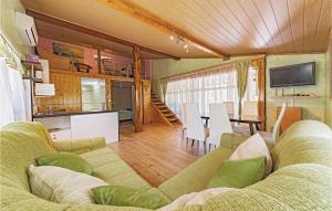 Posedenie v ubytovaní Three-Bedroom Holiday Home In Valtura