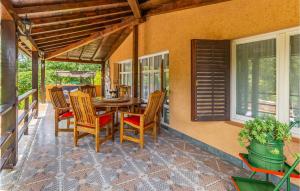 Balkón alebo terasa v ubytovaní Three-Bedroom Holiday Home In Valtura