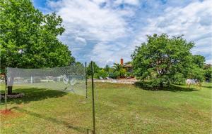 Vonkajšia záhrada v ubytovaní Three-Bedroom Holiday Home In Valtura