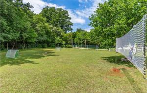 Vonkajšia záhrada v ubytovaní Three-Bedroom Holiday Home In Valtura