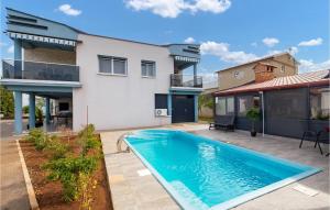 a swimming pool in the backyard of a house at Stunning Apartment In Vrh With 1 Bedrooms, Wifi And Outdoor Swimming Pool in Vrh