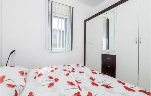 Posteľ alebo postele v izbe v ubytovaní 1 Bedroom Stunning Apartment In Vrh