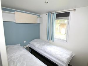 Ein Bett oder Betten in einem Zimmer der Unterkunft Mobile Home in Sachsenburg by River Drau