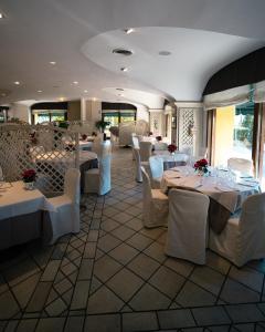 A restaurant or other place to eat at Hotel Ristorante Vecchia Riva