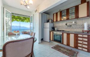 a kitchen with a table and a dining room at Amazing Apartment In Sucuraj With Kitchen in Sućuraj