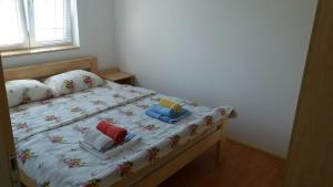 Voodi või voodid majutusasutuse Apartmani Čubura toas