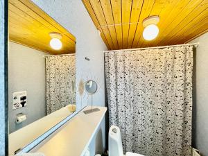 Koupelna v ubytování Inuk Hostels