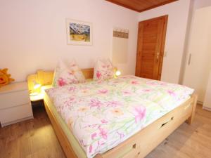 Posteľ alebo postele v izbe v ubytovaní Apartment in Viehhofen near Ski Lifts + 15 fotografií