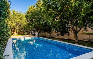 Piscina de la sau aproape de Nice Apartment In Mokosica With 3 Bedrooms, Wifi And Outdoor Swimming Pool