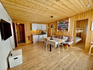 Kuchyň nebo kuchyňský kout v ubytování Inuk Hostels