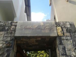 Certificato, attestato, insegna o altro documento esposto da Dodola Lodge