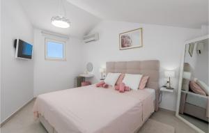Posteľ alebo postele v izbe v ubytovaní Gorgeous Apartment In Stinica