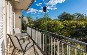 Balkon lub taras w obiekcie 2 Bedroom Stunning Home In Omisalj