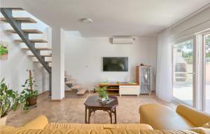a living room with a couch and a table at Cozy Home In Stinjan With Outdoor Swimming Pool in Štinjan