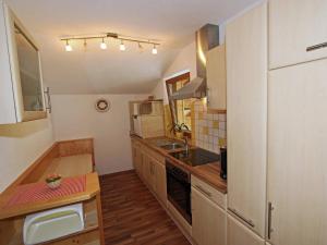 Kuchyňa alebo kuchynka v ubytovaní Apartment Zell am Ziller near Ski Arena