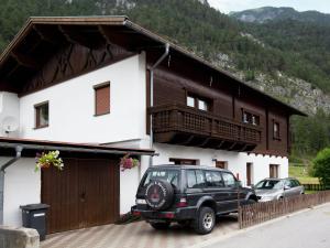 Galeriebild der Unterkunft Comfortable Apartment near Arlberg Ski Area in Tyrol in Pettneu am Arlberg