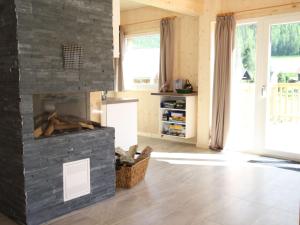 Dapur atau dapur kecil di Wooden chalet in Hohentauern with sauna