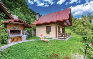 Vonkajšia záhrada v ubytovaní 2 Bedroom Stunning Home In Lukovdol