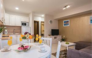 Fotografie z fotogalerie ubytování 2 Bedroom Gorgeous Apartment In Orebic v destinaci Orebić