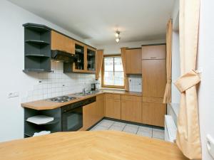 Kuchyňa alebo kuchynka v ubytovaní Apartment in Längenfeld near Ski Slopes