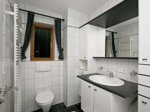 Kúpeľňa v ubytovaní Apartment in Längenfeld near Ski Slopes